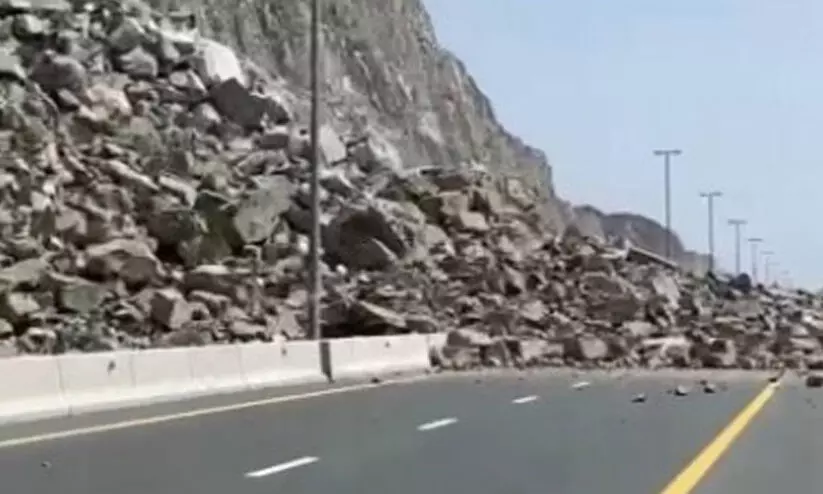 പാറ വീണു; ഖോര്‍ഫക്കാന്‍-ദഫ്ത റോഡ് അടച്ചു; ബദല്‍ റോഡുകള്‍ ഉപയോഗിക്കണം