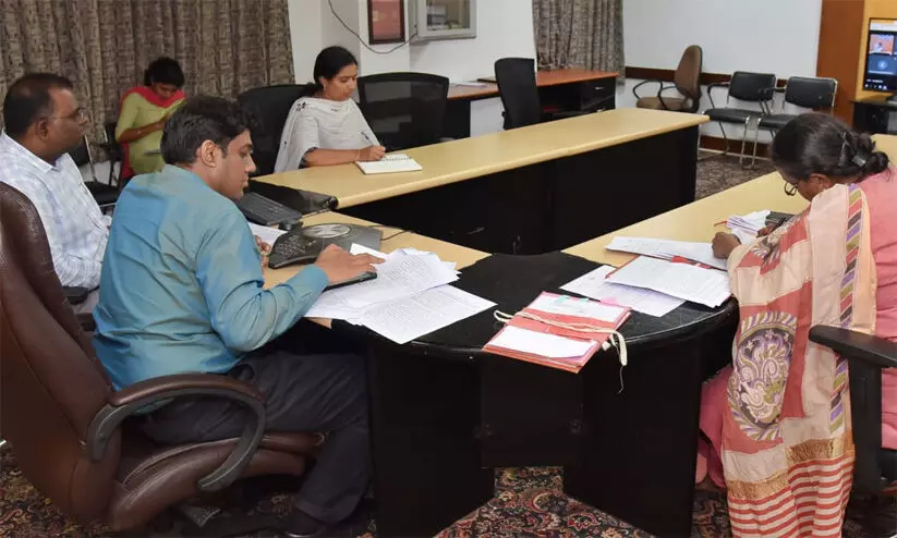 ബ്രഹ്മപുരം: നിരീക്ഷണത്തിന് മുഴുവന് സമയവും സെക്യൂരിറ്റി ജീവനക്കാര് ബ്രഹ്മപുരം: നിരീക്ഷണത്തിന് മുഴുവന് സമയവും സെക്യൂരിറ്റി ജീവനക്കാര്