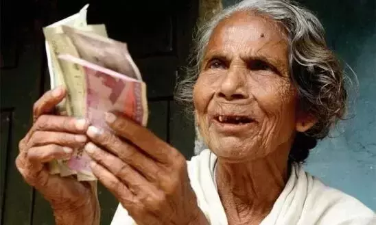 ഒരു മാസത്തെ ക്ഷേമ പെൻഷൻ നൽകും, വിതരണം വെള്ളിയാഴ്ച മുതൽ ഒരു മാസത്തെ ക്ഷേമ പെൻഷൻ നൽകും, വിതരണം വെള്ളിയാഴ്ച മുതൽ