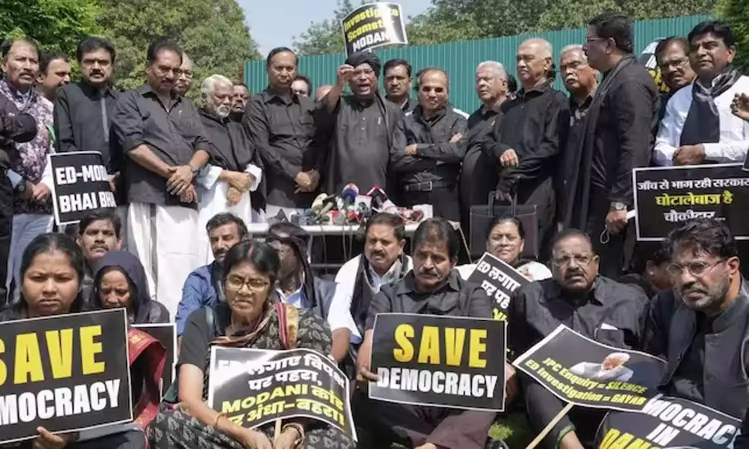 രാഹുൽ ഗാന്ധിയെ അയോഗ്യനാക്കിയതിൽ പ്രതിഷധം; പാർലമെന്‍റ്​ ഇന്നും സ്തംഭിക്കും