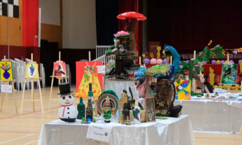 ഒ​യാ​സി​സ്‌ സ്കൂ​ളി​ൽ ചി​ത്ര​ക​ല പ്ര​ദ​ർ​ശ​നം