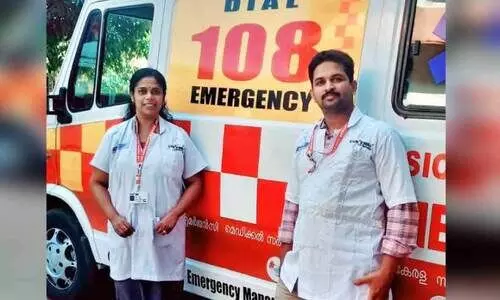 വീട്ടിൽ പ്രസവിച്ച ആദിവാസി യുവതിക്ക് രക്ഷകരായി കനിവ് 108 ആംബുലൻസ് ജീവനക്കാർ