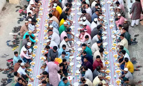 ഒ​രു​മ​യു​ടെ മ​ധു​രം പ​ക​ര്‍ന്ന് ഷാ​വ​ര്‍ജി​യു​ടെ സ​മൂ​ഹ   ഇ​ഫ്താ​റി​ന് തു​ട​ക്കം