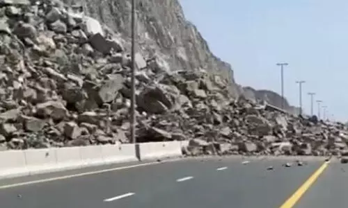 പാറ വീണു; ഖോര്‍ഫക്കാന്‍-ദഫ്ത റോഡ് അടച്ചു; ബദല്‍ റോഡുകള്‍ ഉപയോഗിക്കണം