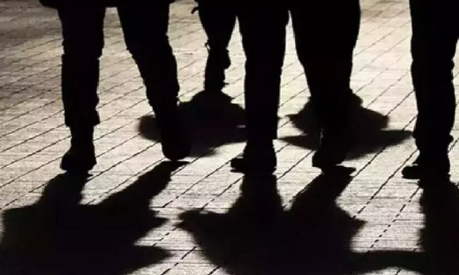 Thieves dig 10-feet tunnel through drain, rob jewellery shop