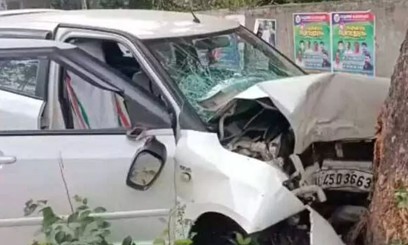 ചാലക്കുടിയിൽ കാറിടിച്ച് രണ്ട് സ്ത്രീകൾ മരിച്ചു ചാലക്കുടിയിൽ കാറിടിച്ച് രണ്ട് സ്ത്രീകൾ മരിച്ചു