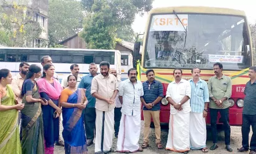 പൊൻകുന്നം-കോഴിക്കോട് കെ.എസ്.ആർ.ടി.സി സർവിസ് ആരംഭിച്ചു പൊൻകുന്നം-കോഴിക്കോട് കെ.എസ്.ആർ.ടി.സി സർവിസ് ആരംഭിച്ചു