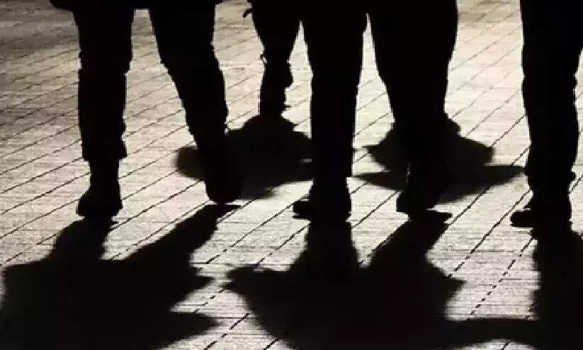 Thieves dig 10-feet tunnel through drain, rob jewellery shop Thieves dig 10-feet tunnel through drain, rob jewellery shop