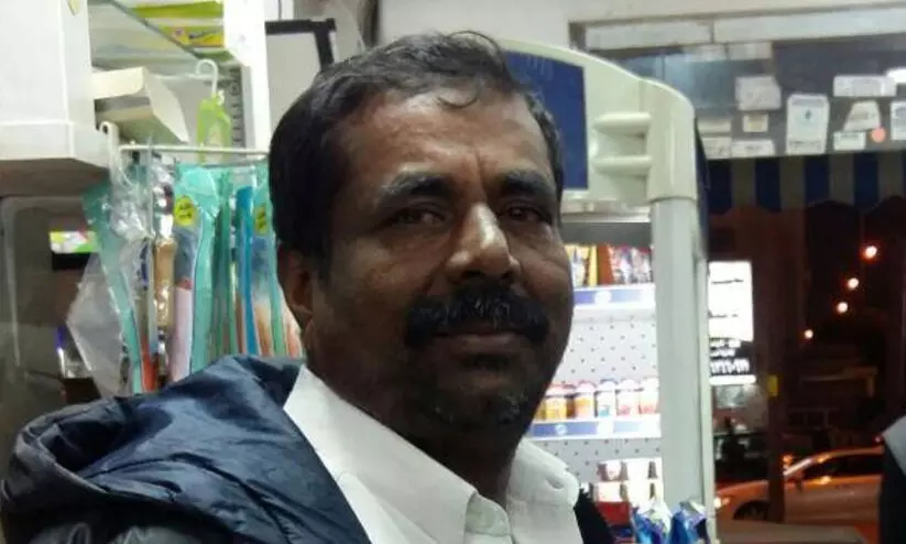 റിയാദിൽ വഴിയിൽ കേടായ മിനിട്രക്കിൽനിന്ന് പുറത്തിറങ്ങിയ കൊല്ലം സ്വദേശി കാറിടിച്ച് മരിച്ചു റിയാദിൽ വഴിയിൽ കേടായ മിനിട്രക്കിൽനിന്ന് പുറത്തിറങ്ങിയ കൊല്ലം സ്വദേശി കാറിടിച്ച് മരിച്ചു