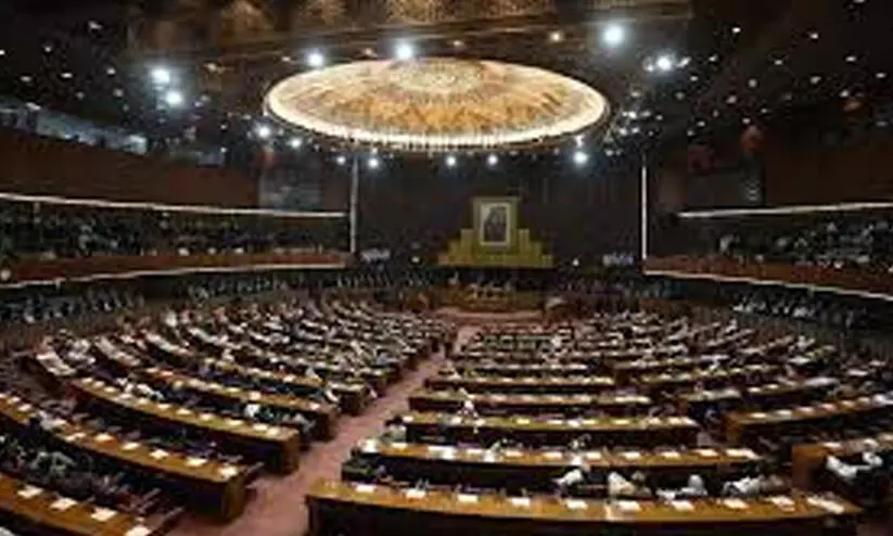 ചീഫ് ജസ്റ്റിസിന്റെ അധികാരത്തിന് കടിഞ്ഞാണിടാൻ പാക് പാർലമെന്റ് ചീഫ് ജസ്റ്റിസിന്റെ അധികാരത്തിന് കടിഞ്ഞാണിടാൻ പാക് പാർലമെന്റ്