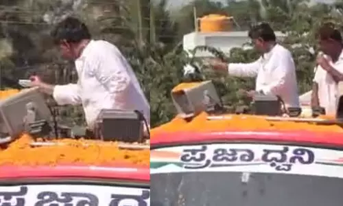 കോൺഗ്രസ് പ്രചാരണ യാത്രക്കിടെ നോട്ടുകളെറിഞ്ഞ് ഡി.കെ ശിവകുമാർ; ജനം പാഠം പഠിപ്പിക്കുമെന്ന് മുഖ്യമന്ത്രി