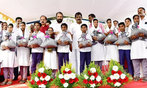 28 ലക്ഷത്തിൽ പരം വിദ്യാർഥികൾക്ക് അഞ്ച് കിലോ അരി