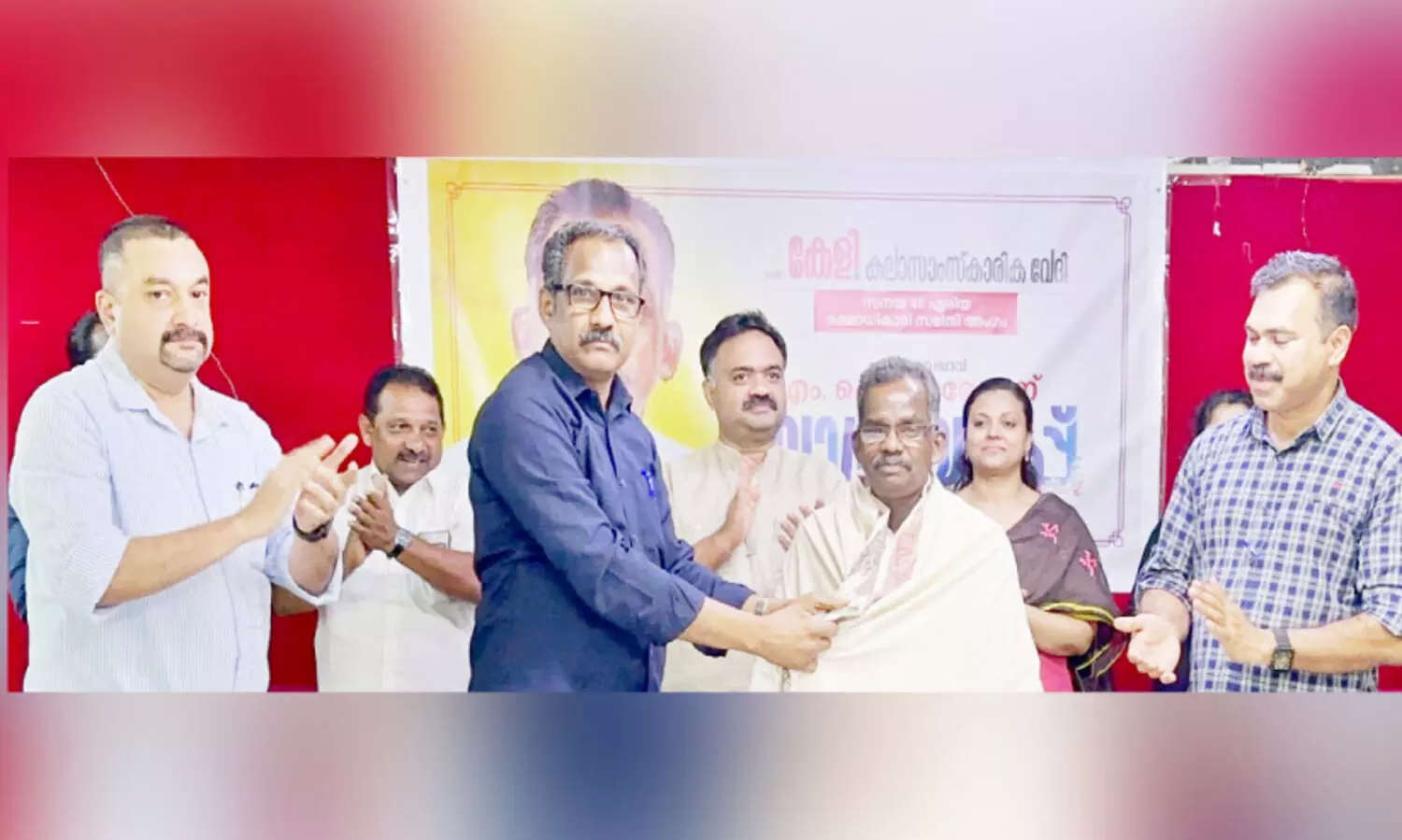 എം.​കെ. സു​രേ​ന്ദ്ര​ന് കേ​ളി യാ​ത്ര​യ​യ​പ്പ്