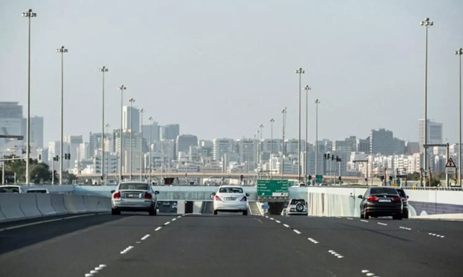 അബൂദബിയിൽ റോഡിൽ വേഗത കുറഞ്ഞാലും പിഴ