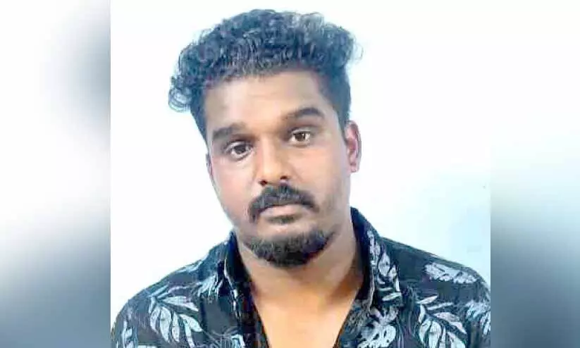 വീട്ടമ്മയെ ഇടിച്ചിട്ട് മുങ്ങിയ ബൈക്ക് യാത്രക്കാരൻ രണ്ടു മാസത്തിനുശേഷം പിടിയിൽ വീട്ടമ്മയെ ഇടിച്ചിട്ട് മുങ്ങിയ ബൈക്ക് യാത്രക്കാരൻ രണ്ടു മാസത്തിനുശേഷം പിടിയിൽ