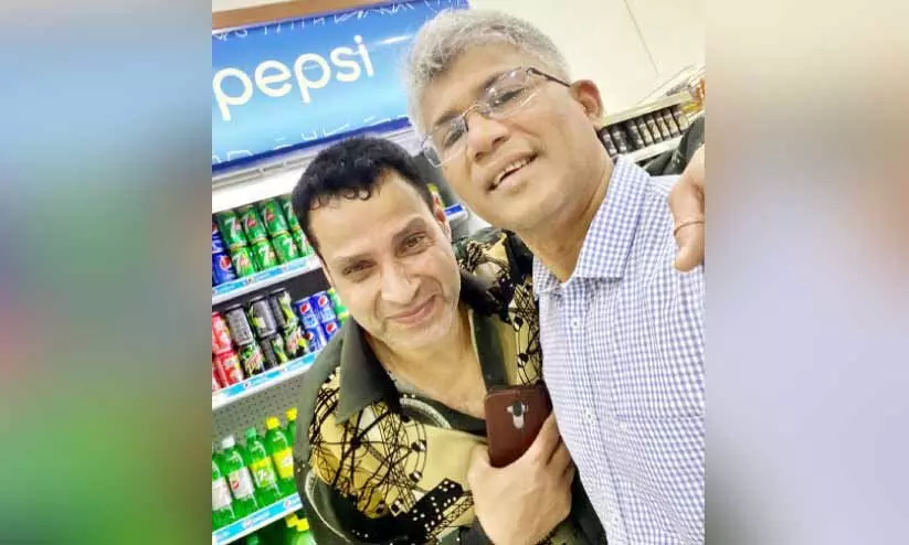 വീണുകിട്ടിയ പണം തിരികെ നൽകി മലയാളിയുടെ സത്യസന്ധതയെ പ്രശംസിച്ച് ഈജിപ്ത് സ്വദേശി വീണുകിട്ടിയ പണം തിരികെ നൽകി മലയാളിയുടെ സത്യസന്ധതയെ പ്രശംസിച്ച് ഈജിപ്ത് സ്വദേശി