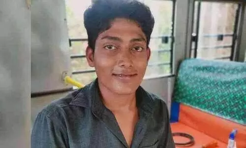 ഫോൺ വന്നതിന് പിന്നാലെ വീട്ടിൽനിന്നിറങ്ങിയ യുവാവ് തൂങ്ങി മരിച്ച നിലയിൽ