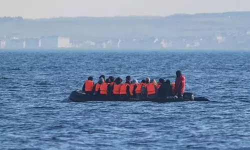 അനധികൃത കുടിയേറ്റക്കാരെ ബ്രിട്ടൻ ഉപയോഗശൂന്യമായ സൈനിക താവളങ്ങളിലേക്ക് മാറ്റുന്നു