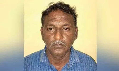 തീ​വ​ണ്ടി​യി​ൽ ക​ട​ത്തി​യ കു​ഴ​ൽപ​ണം പി​ടി​കൂ​ടി