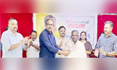 എം.​കെ. സു​രേ​ന്ദ്ര​ന് കേ​ളി യാ​ത്ര​യ​യ​പ്പ്
