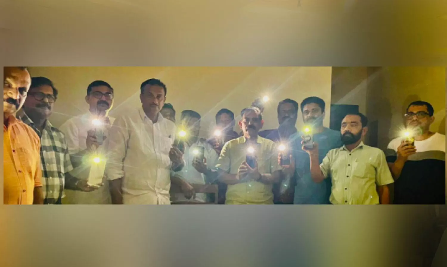 വിളക്കുതെളിയിച്ച്​ ഇൻകാസ് പ്രതിഷേധം