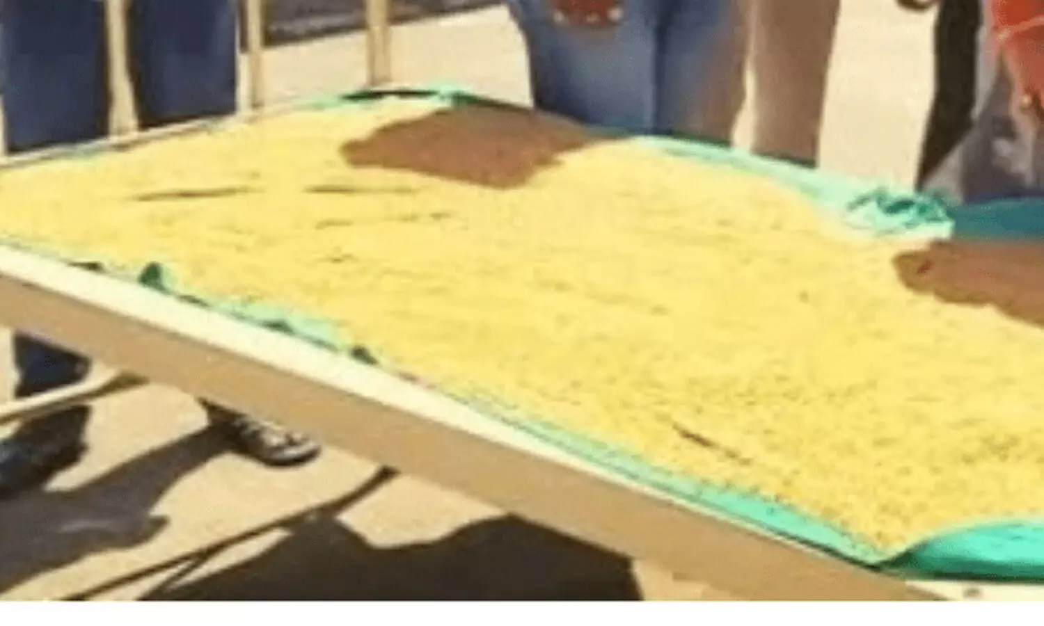 ബിഹാർ സർക്കാർ ആശുപത്രി ബെഡിൽ ഗോതമ്പ്​ ഉണക്കാനിട്ട്​ ജീവനക്കാർ