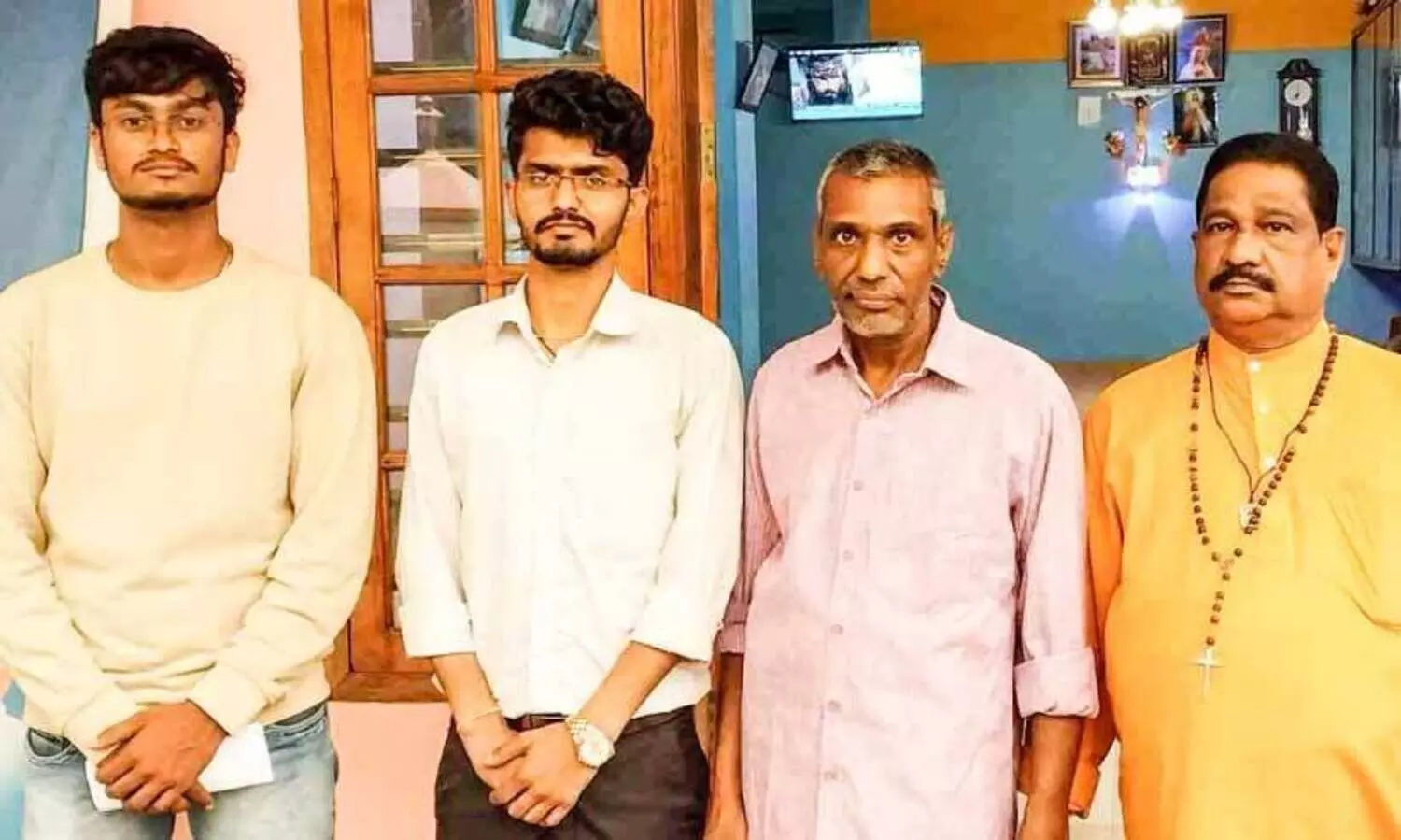 11 വർഷത്തെ കാത്തിരിപ്പു സഫലം;  മനോജ് സിങ്ങിനെ തേടി ബന്ധുക്കളെത്തി