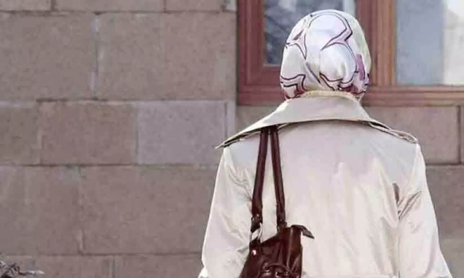 Berlin to allow school teachers to wear headscarves