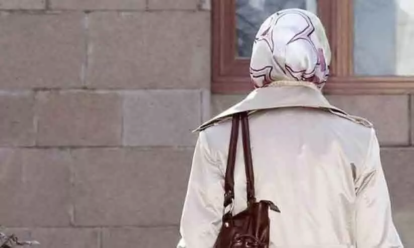 Berlin to allow school teachers to wear headscarves