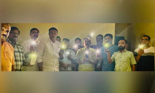 വിളക്കുതെളിയിച്ച്​ ഇൻകാസ് പ്രതിഷേധം