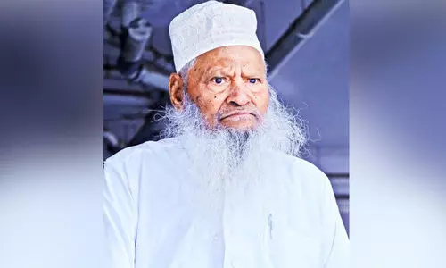 മു​ഴു​പ്പ​ട്ടി​ണി​യി​ൽ ഏ​ഴ്​ ദി​വ​സം; കൈ​പി​ടി​ച്ച്​ ക​പ്പ​ലേ​റ്റി​യ അ​റ​ബി​യും സി​ന്ധി​യും