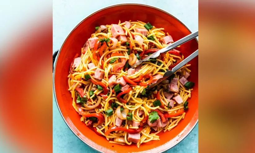 ഫ്രൈ​ഡ് നൂ​ഡി​ൽ സോ​സേ​ജ്