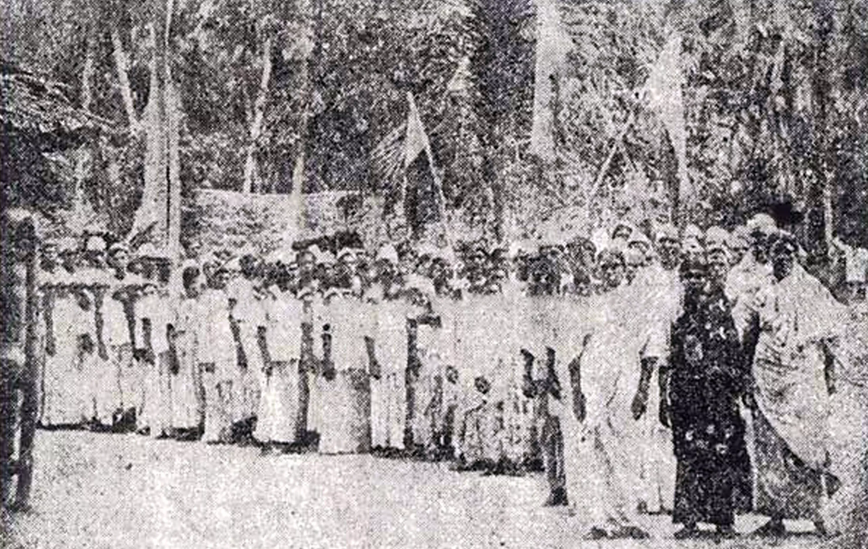 വൈക്കം സത്യഗ്രഹസമയെത്ത ഒരു പ്രതിഷേധ മാർച്ച് വൈക്കം സത്യഗ്രഹസമയെത്ത ഒരു പ്രതിഷേധ മാർച്ച്
