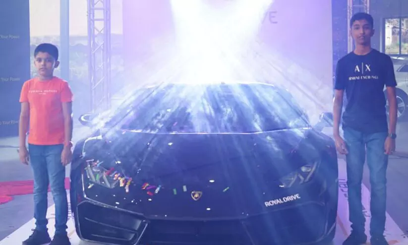 പൃഥ്വിരാജിന്റെ ലംബോർഗിനിയുടെ മുതലാളി ഇനി കോഴിക്കോട്ടുകാരൻ പൃഥ്വിരാജിന്റെ ലംബോർഗിനിയുടെ മുതലാളി ഇനി കോഴിക്കോട്ടുകാരൻ