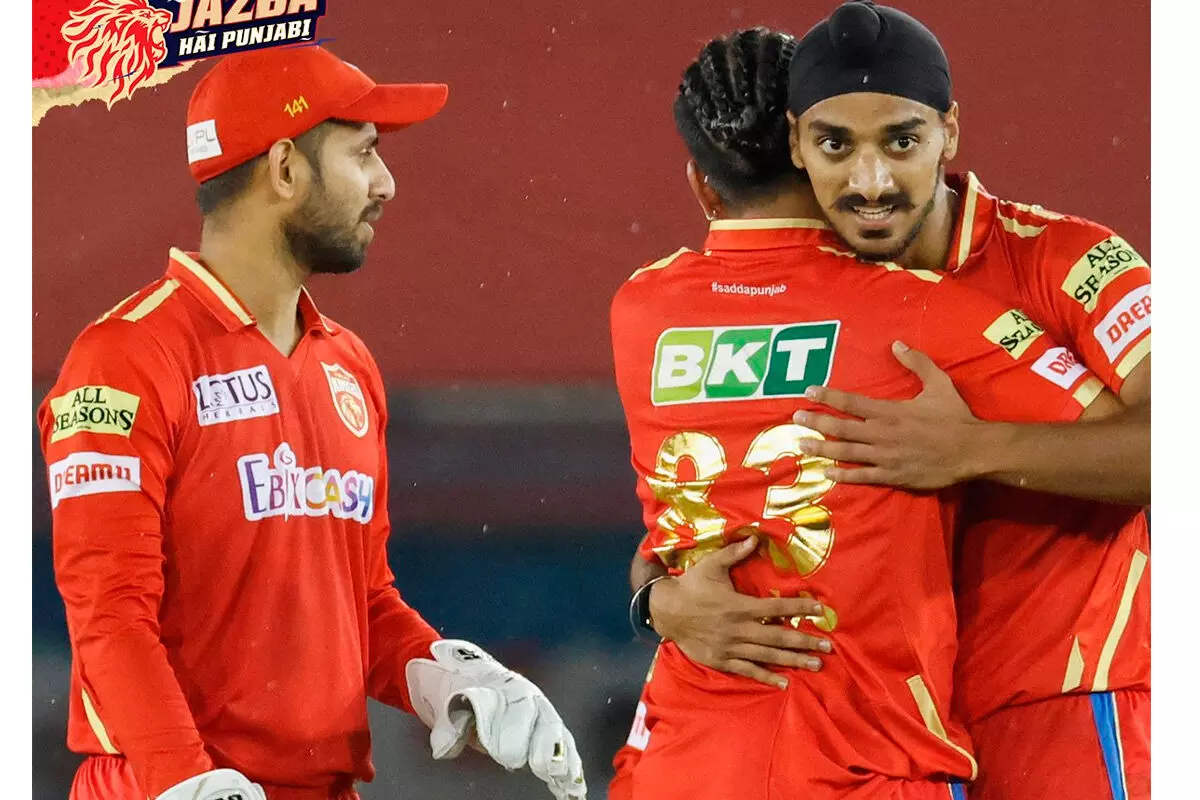 ഐ.പി.എൽ: മഴമുടക്കിയ കളിയിൽ ഡക്വർത്ത് ലൂയിസ് നിയമപ്രകാരം പഞ്ചാബിന് ഏഴ് റൺസ് വിജയം ഐ.പി.എൽ: മഴമുടക്കിയ കളിയിൽ ഡക്വർത്ത് ലൂയിസ് നിയമപ്രകാരം പഞ്ചാബിന് ഏഴ് റൺസ് വിജയം