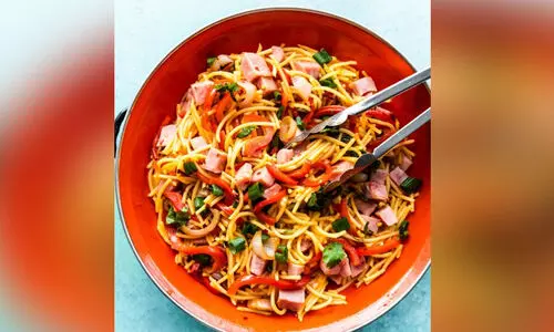 ഫ്രൈ​ഡ് നൂ​ഡി​ൽ സോ​സേ​ജ്