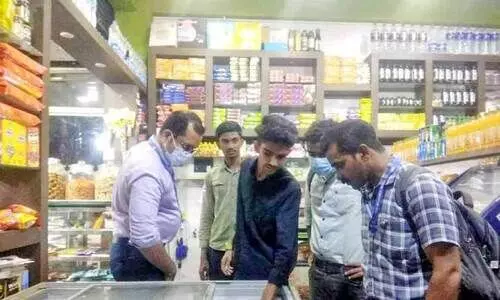 ആരോഗ്യ വിഭാഗം പരിശോധന; കച്ചവട സ്ഥാപനങ്ങൾക്ക് പിഴയും നോട്ടീസും