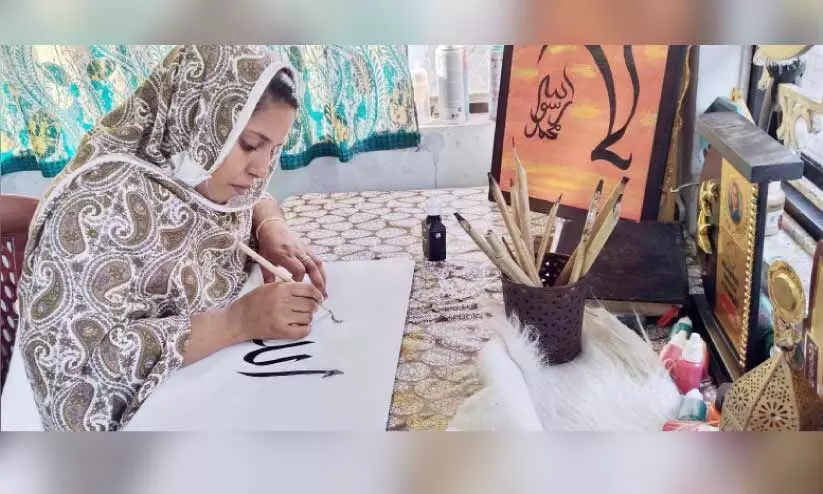 അ​റ​ബി​ക് കാ​ലി​ഗ്ര​ഫി​യി​ൽ ഉ​പ​ജീ​വ​നം തേ​ടി ഷാ​മി​ല