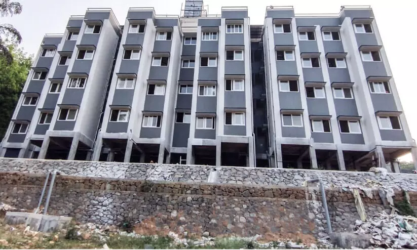 സിമന്‍റും ഇഷ്‍ടികയും ഇല്ലാത്ത സംസ്ഥാനത്തെ ആദ്യ ഭവനസമുച്ചയം; കരിമണ്ണൂരിൽ 42 കുടുംബങ്ങൾക്ക് വീടൊരുങ്ങി