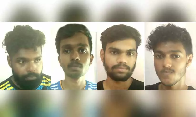യുവാവിനെ സംഘം ചേര്ന്ന് ആക്രമിച്ച നാലുപ്രതികള് പിടിയില് യുവാവിനെ സംഘം ചേര്ന്ന് ആക്രമിച്ച നാലുപ്രതികള് പിടിയില്
