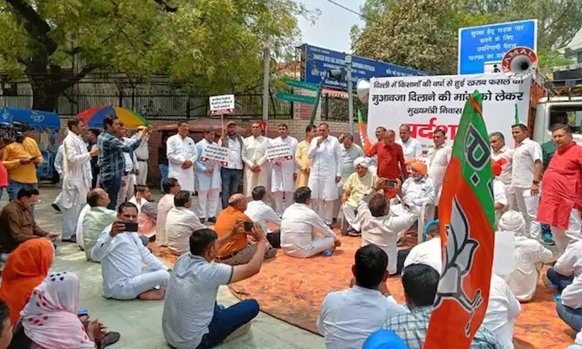 സൗജന്യ വൈദ്യുതി; കെജ്രിവാളിന്റെ വീടിന് മുന്നിൽ പ്രതിഷേധവുമായി ബി.ജെ.പി കിസാൻ മോർച്ച സൗജന്യ വൈദ്യുതി; കെജ്രിവാളിന്റെ വീടിന് മുന്നിൽ പ്രതിഷേധവുമായി ബി.ജെ.പി കിസാൻ മോർച്ച