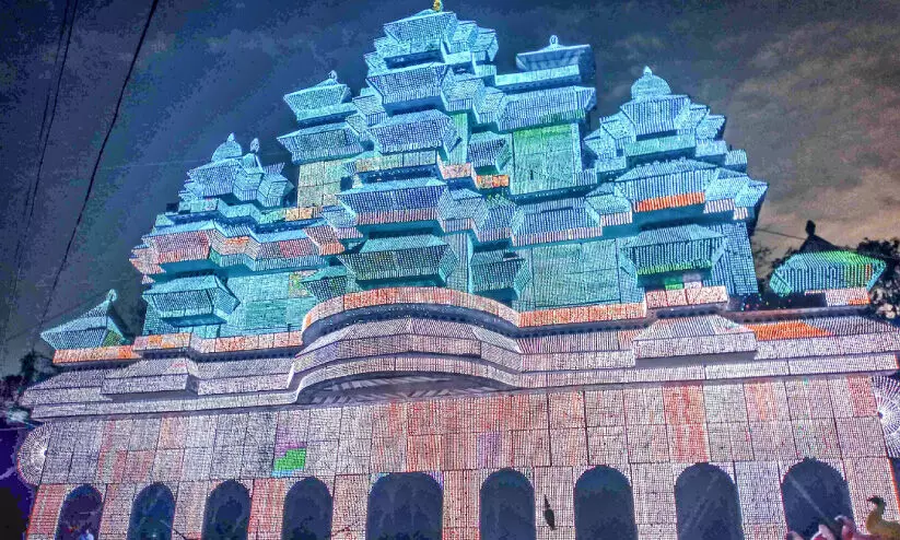 ആനപ്പന്തലുകളിൽ വർണങ്ങൾ വിരിഞ്ഞു; നെന്മാറ വേല നാളെ ആനപ്പന്തലുകളിൽ വർണങ്ങൾ വിരിഞ്ഞു; നെന്മാറ വേല നാളെ