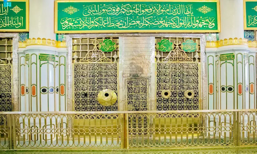 റൗദ ശരീഫിനു ചുറ്റും പുതിയ വേലി റൗദ ശരീഫിനു ചുറ്റും പുതിയ വേലി