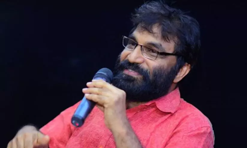 മുഖ്യമന്ത്രിയുടെ മുൻ പൊളിറ്റിക്കൽ സെക്രട്ടറിക്ക് പെൻഷനും 10 ലക്ഷത്തിന്‍റെ ആനുകൂല്യത്തിനും ഉത്തരവ്