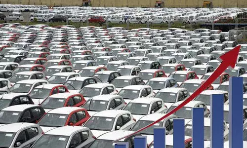 വാ​ഹ​ന​ വി​ൽ​പ​ന ടോ​പ് ഗി​യ​റി​ൽ