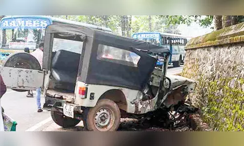 ജീപ്പ് കാറിലും ബസിലും ഇടിച്ച് ഏഴുപേർക്ക് പരിക്ക്