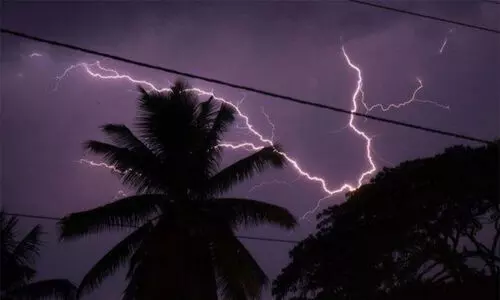 ഇടിമിന്നലോടുകൂടിയ മഴക്കും കാറ്റിനും സാധ്യത