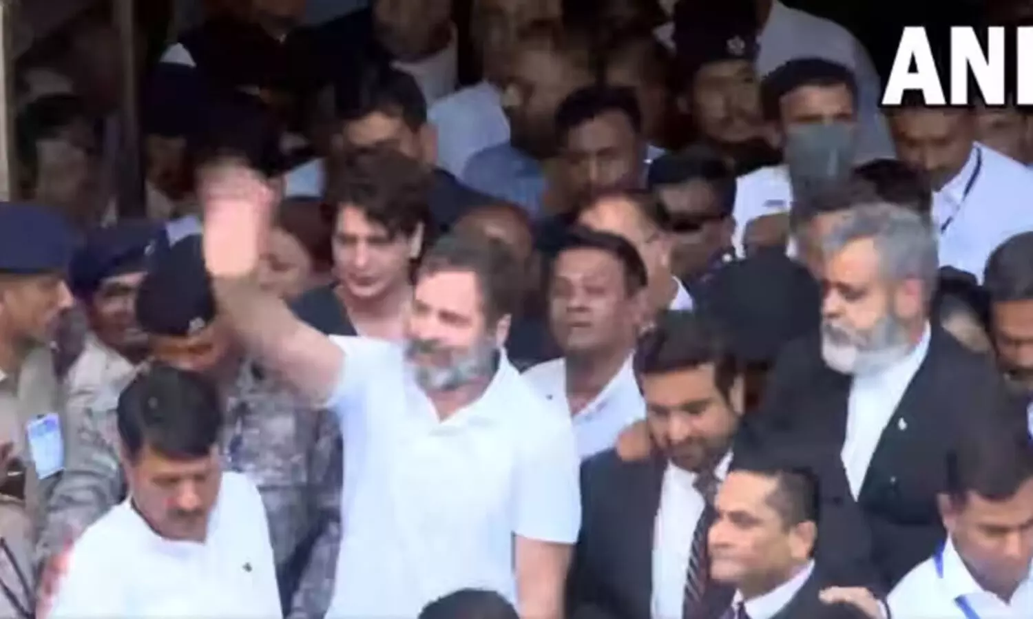 രാഹുൽ ​നേരിട്ടെത്തി അപ്പീൽ നൽകി; ജാമ്യം ഏപ്രിൽ 13 വരെ നീട്ടി