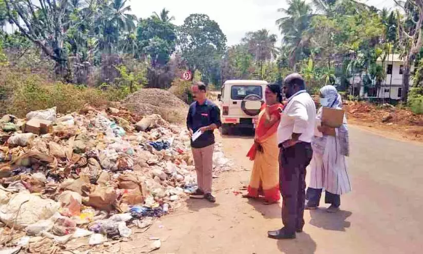 മാലിന്യം തള്ളൽ; ചങ്ങരോത്ത് പഞ്ചായത്തിൽ 1.32 ലക്ഷം പിഴയീടാക്കി മാലിന്യം തള്ളൽ; ചങ്ങരോത്ത് പഞ്ചായത്തിൽ 1.32 ലക്ഷം പിഴയീടാക്കി
