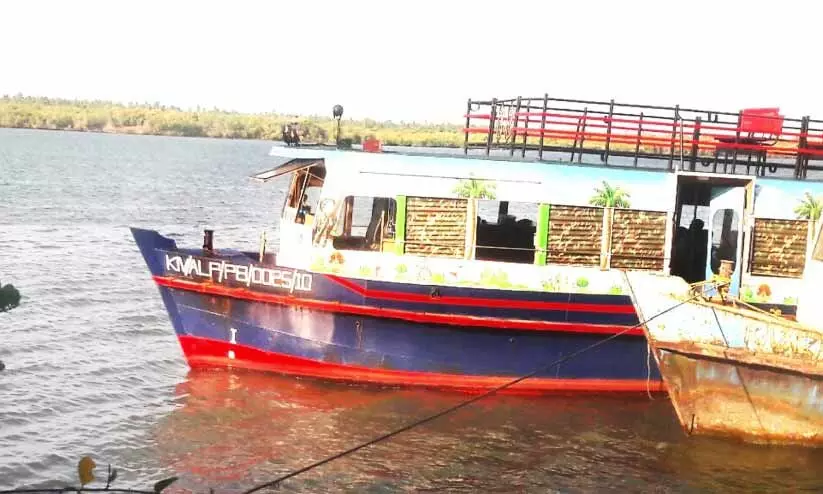 ഡബിൾ ഡെക്കറെത്തി, ഇനി ഓളങ്ങളിൽ സുഖയാത്ര ഡബിൾ ഡെക്കറെത്തി, ഇനി ഓളങ്ങളിൽ സുഖയാത്ര